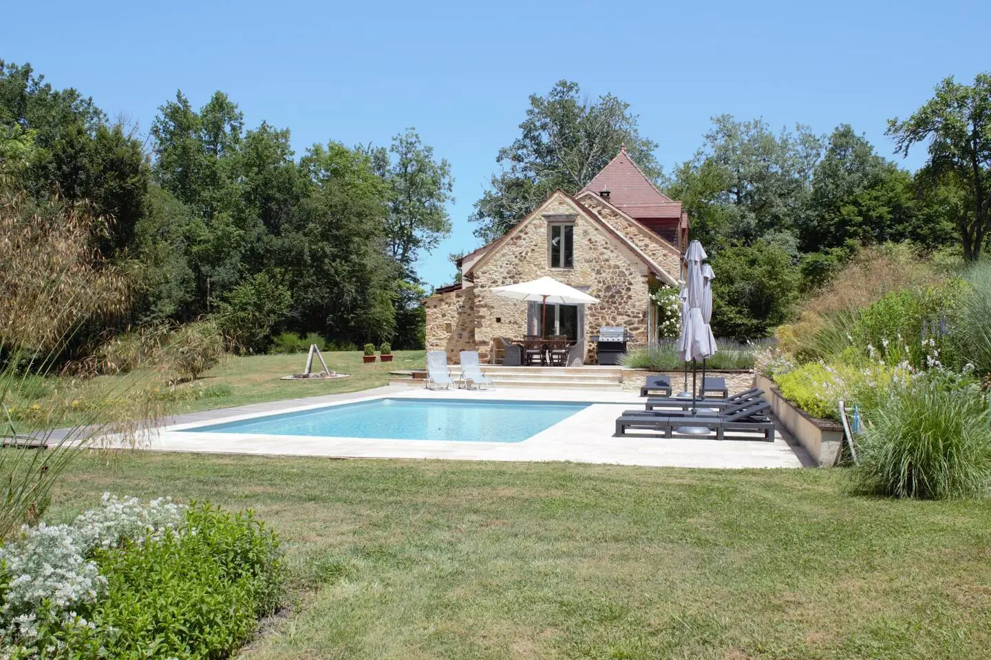 house-pool-&-garden-2